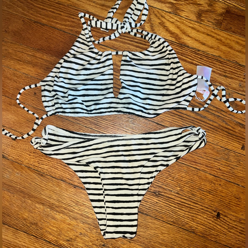 Vanilla/Beach Crop Top Bikini Set